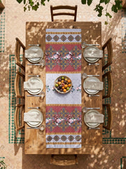 Safi Iznik-Fliese & Rose — Tischläufer 45x138 cm, fleckabweisend