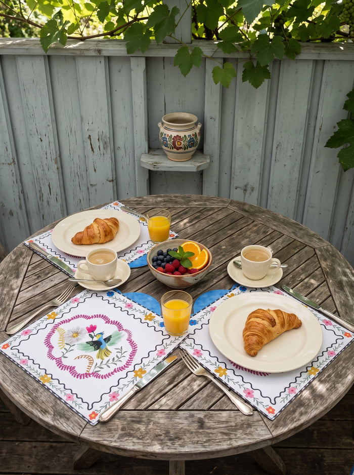 Mila Vogel & Blüten — Set aus 4 Platzsets + Untersetzern, abwischbar