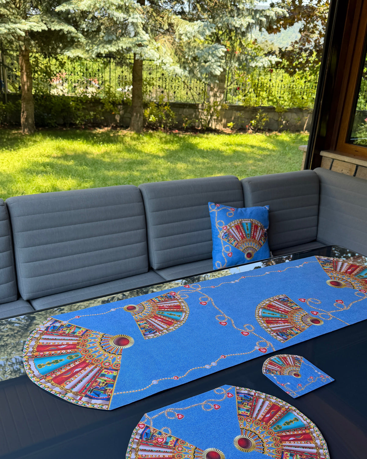 Azure lamineli cut runner — 3