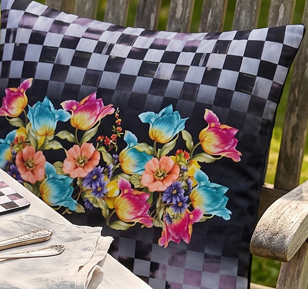 Dama Checkerboard Floral set of 2 cushion covers – pattern and texture close-up