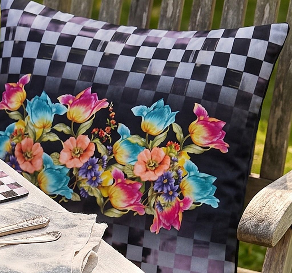 Dama Checkerboard Floral set of 4 cushion covers – pattern and texture close-up