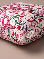 Fiora Bow & Floral set of 4 cushion covers – edge and seam close-up