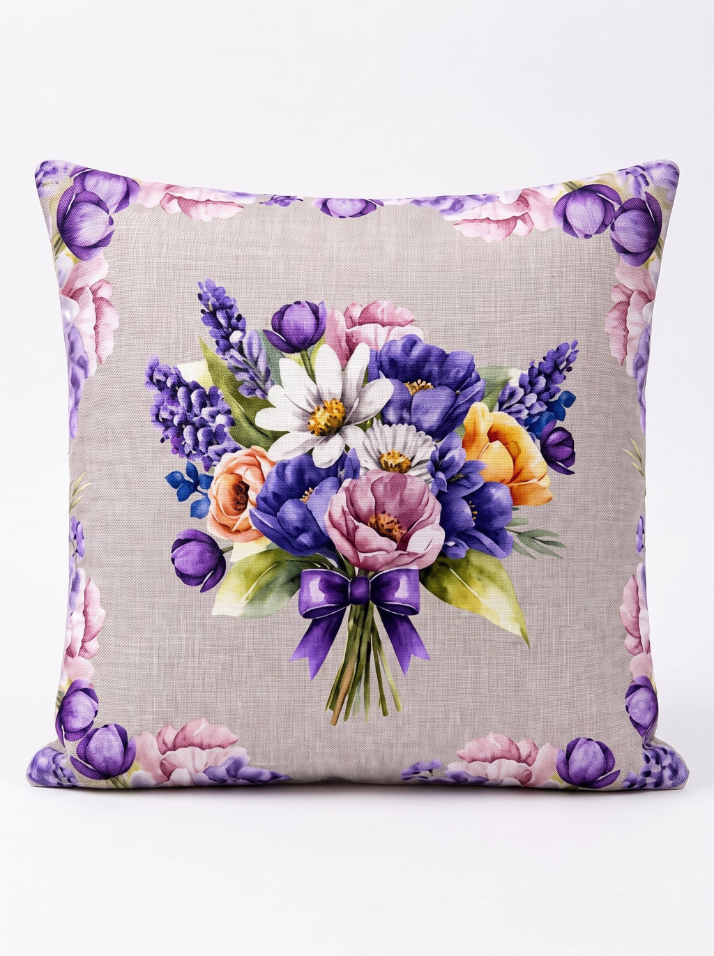 Lavender Blumenstrauß 4er-Set Kissenbezüge – vor weißem Hintergrund