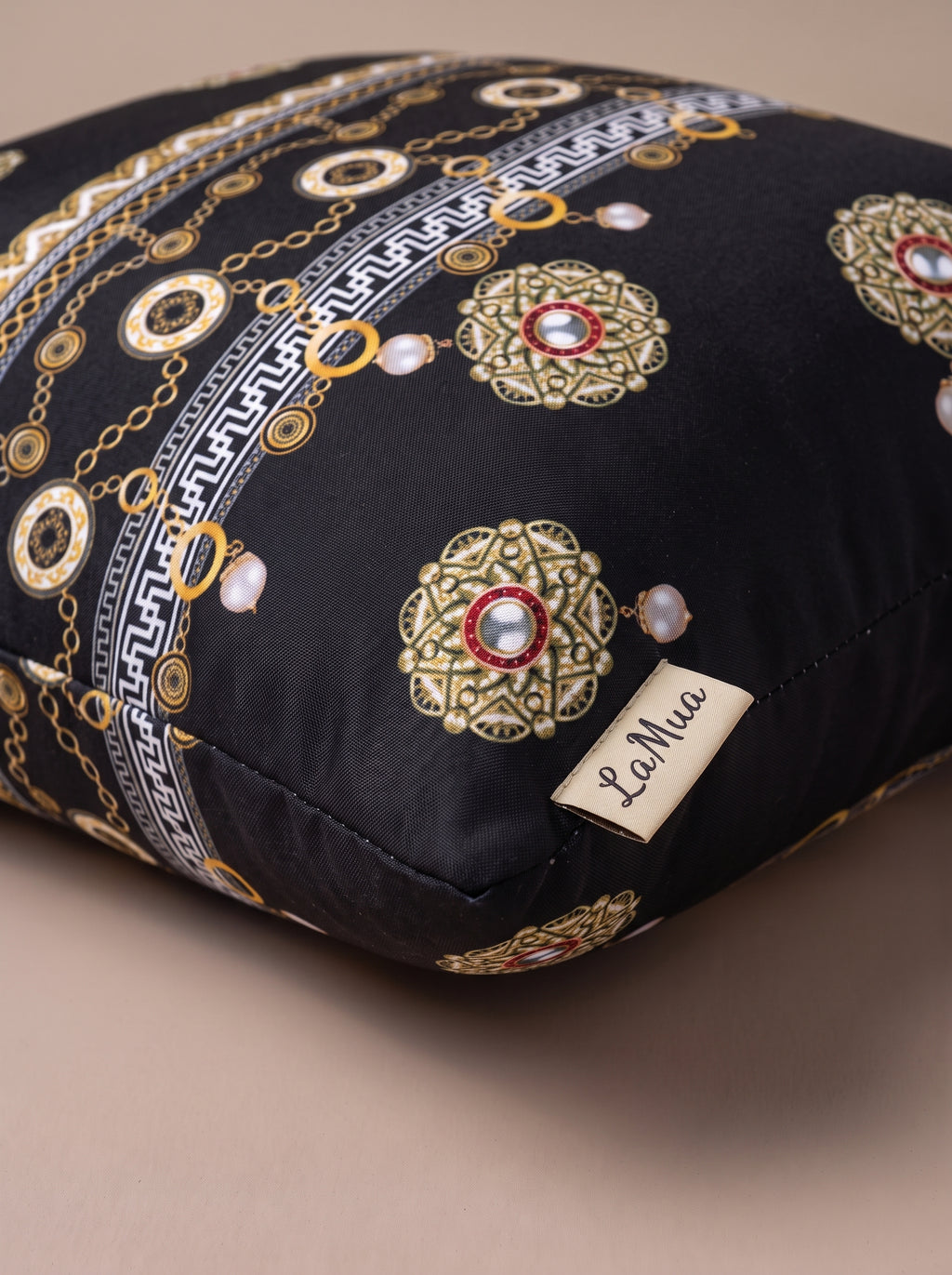Noir Black & Gold set of 2 cushion covers – edge and seam close-up