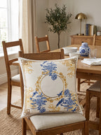 Royal Blaue Blüten & Vögel 2er-Set Kissenbezüge – im Wohnzimmer